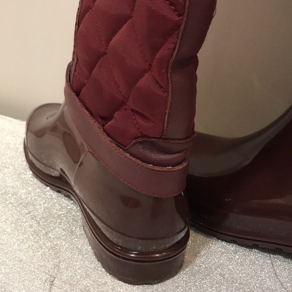 Michael Kors quilted fleece lined rain boot. - Picture 6 of 9